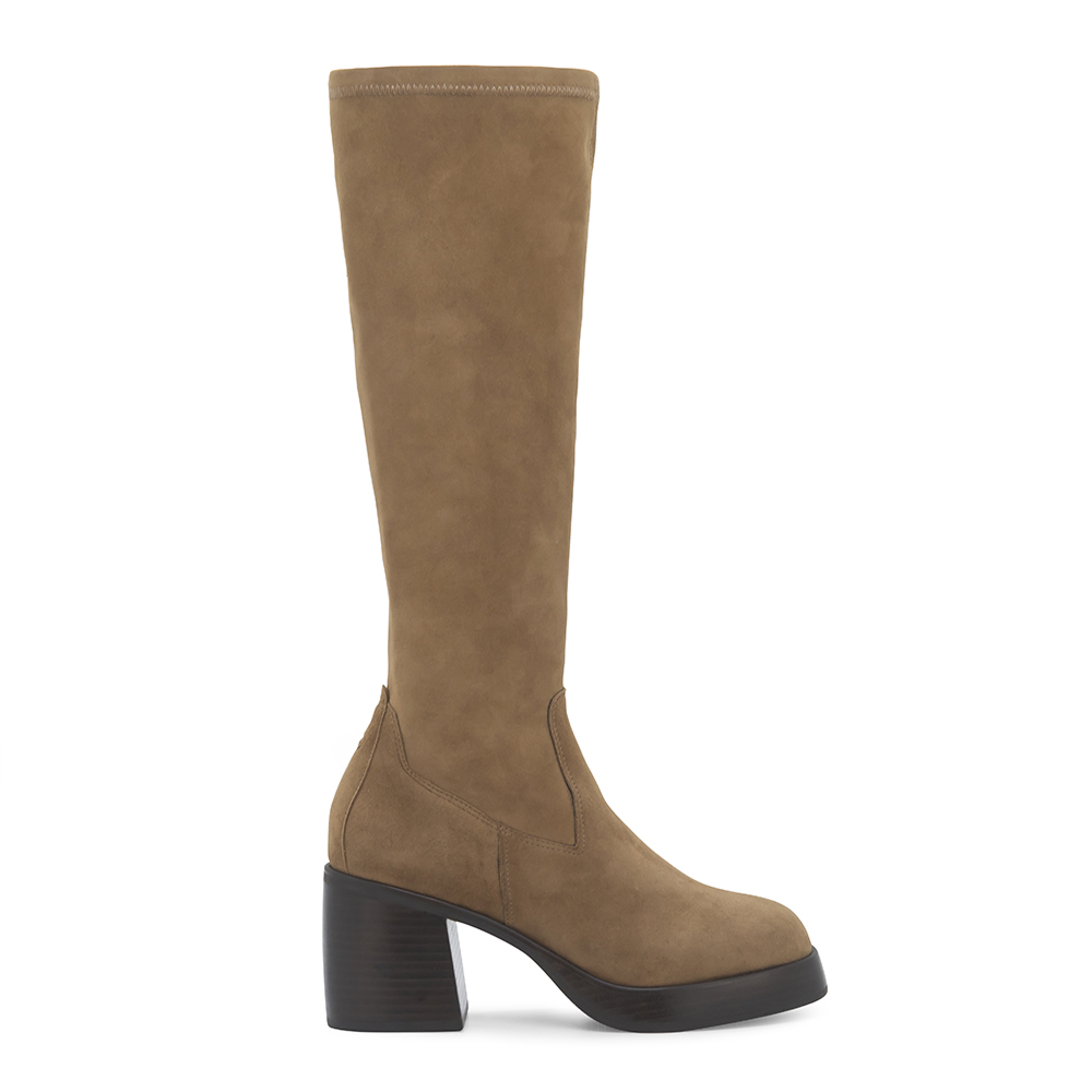 Bota Cano Longo SOS Camurça Stretch Baronesa Caramelo